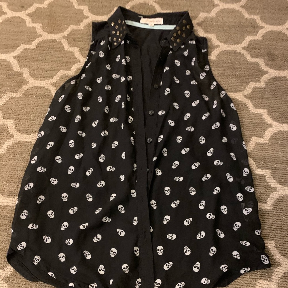 Black flowy skull shirt